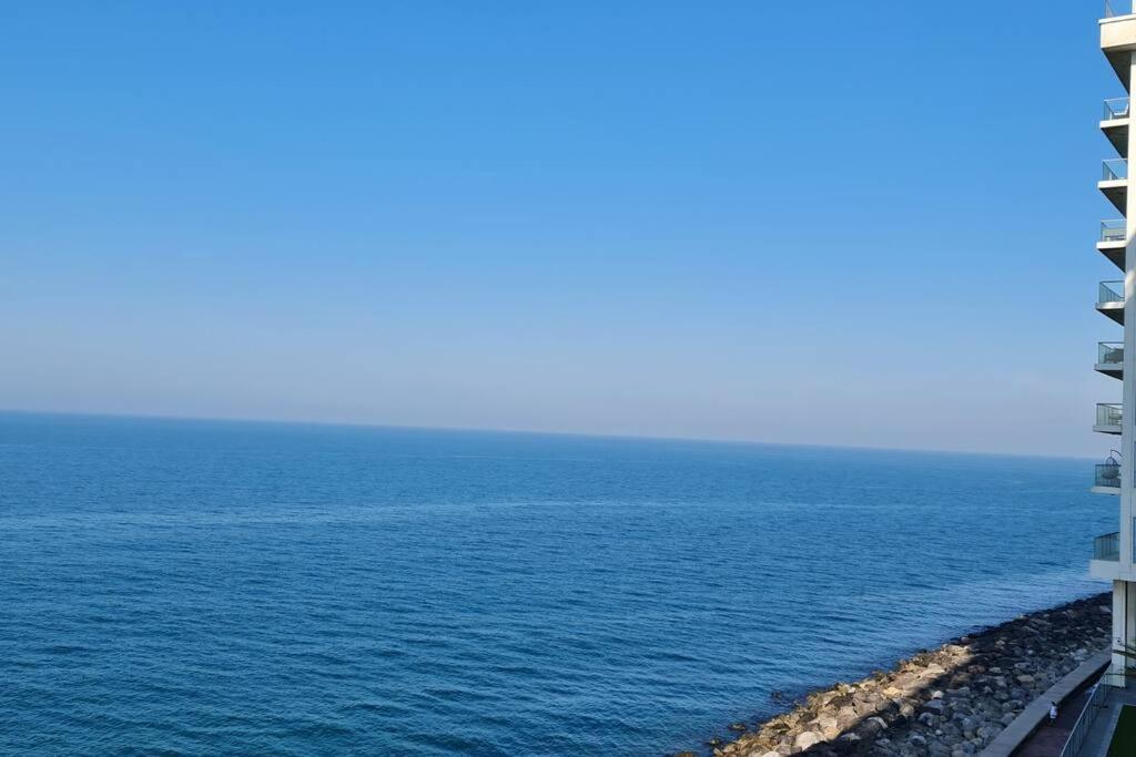 A Perfect Escape - Sea Facing Apartment Рас ал Хайм Екстериор снимка